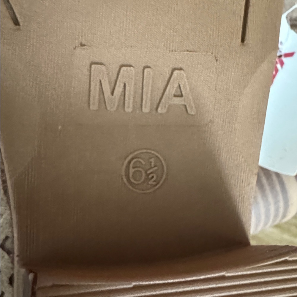 MIA - Picture 5 of 7